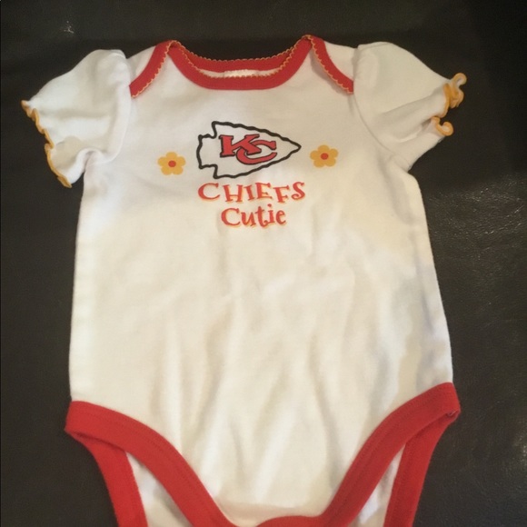 Kansas City Chiefs Baby Girl Onesie - Picture 3 of 4